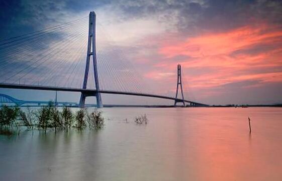 世界上最可怕的四座桥，中国也有.jpg